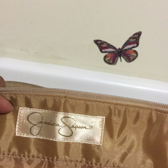 ... - Picture 2 of 2